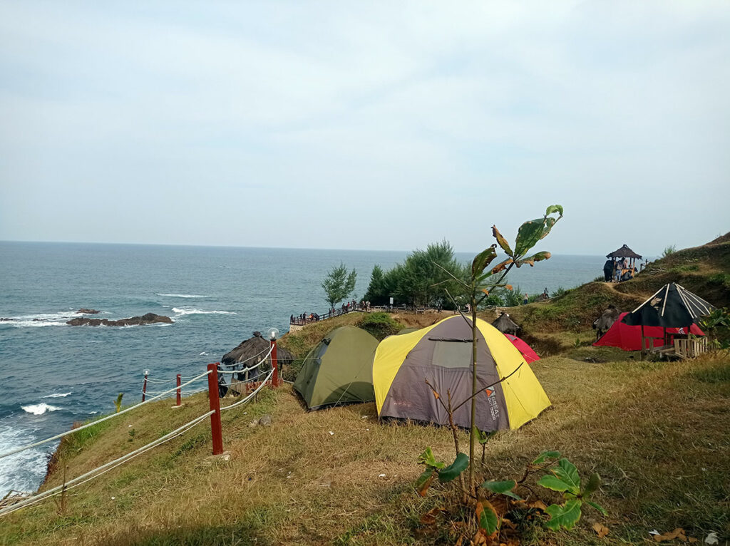 Pantai Menganti Kebumen Tiket Masuk Lokasi Daya Tarik